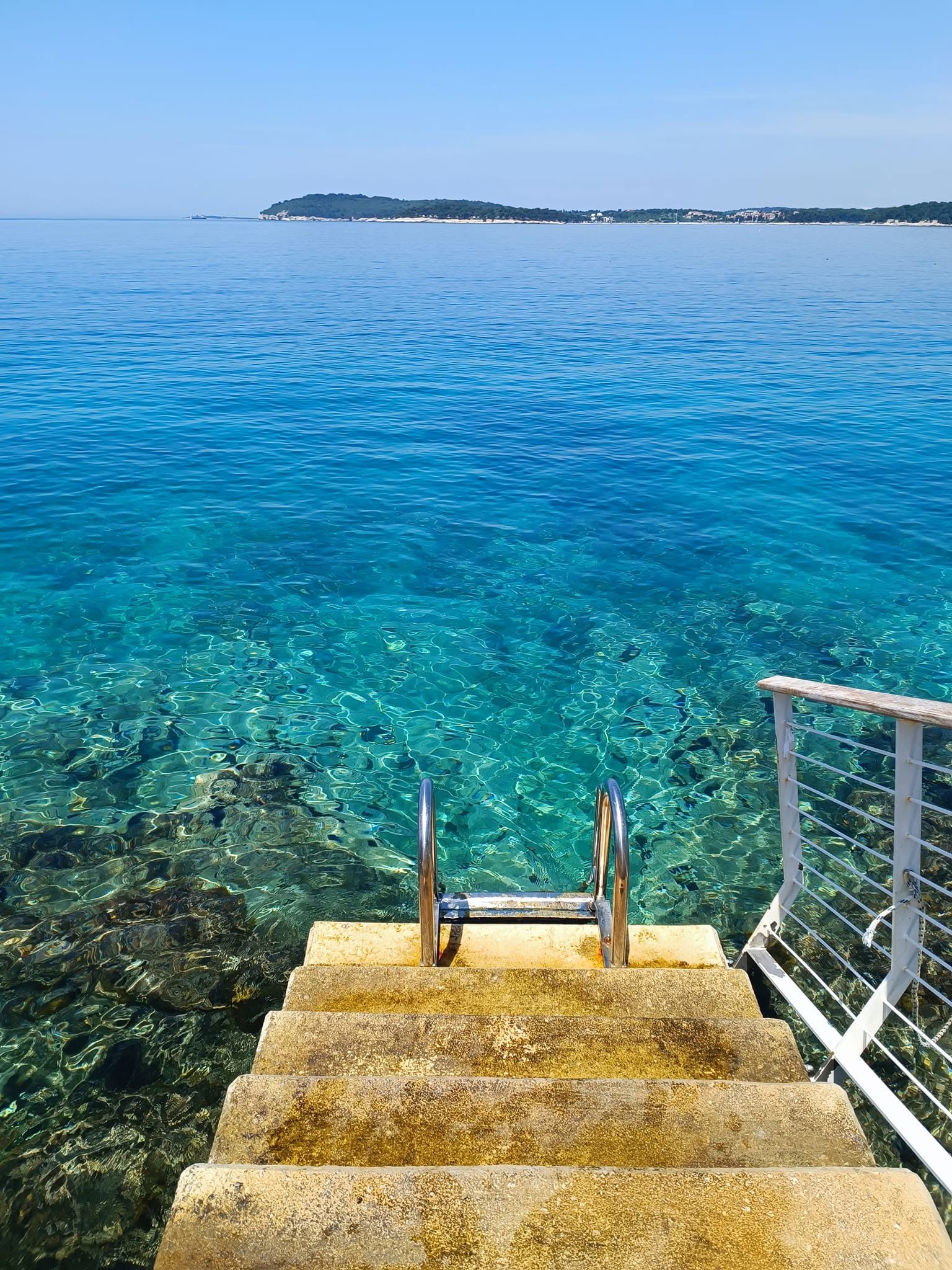 Kristalno čisto more na Ciklonskoj plaži
