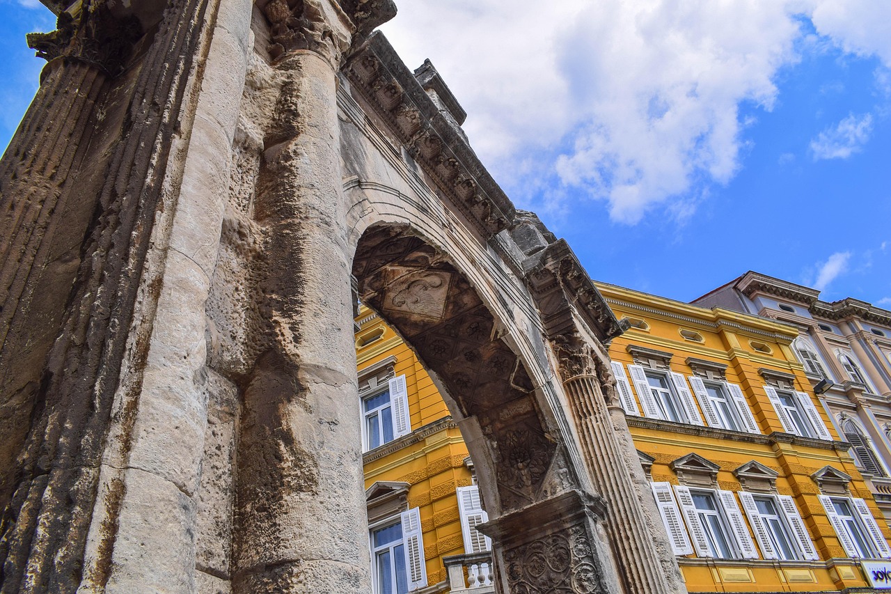 Arco dei Sergi a Pula